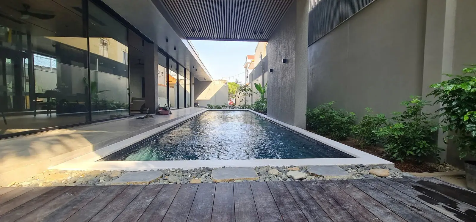 Hồ bơi sân trong villa